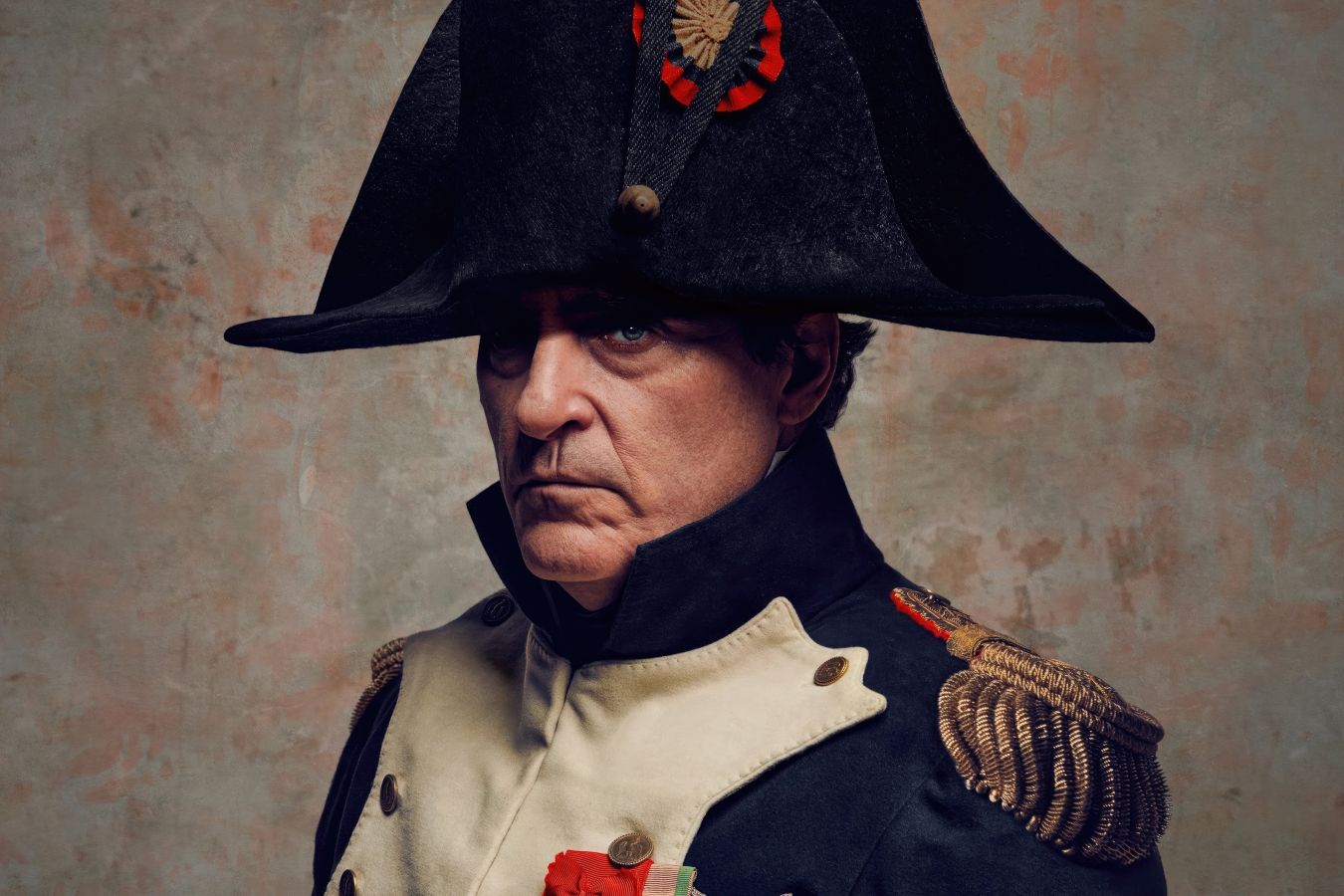 Брайан Кокс разочарован «Наполеоном»: очередная критика игры Хоакина Феникса