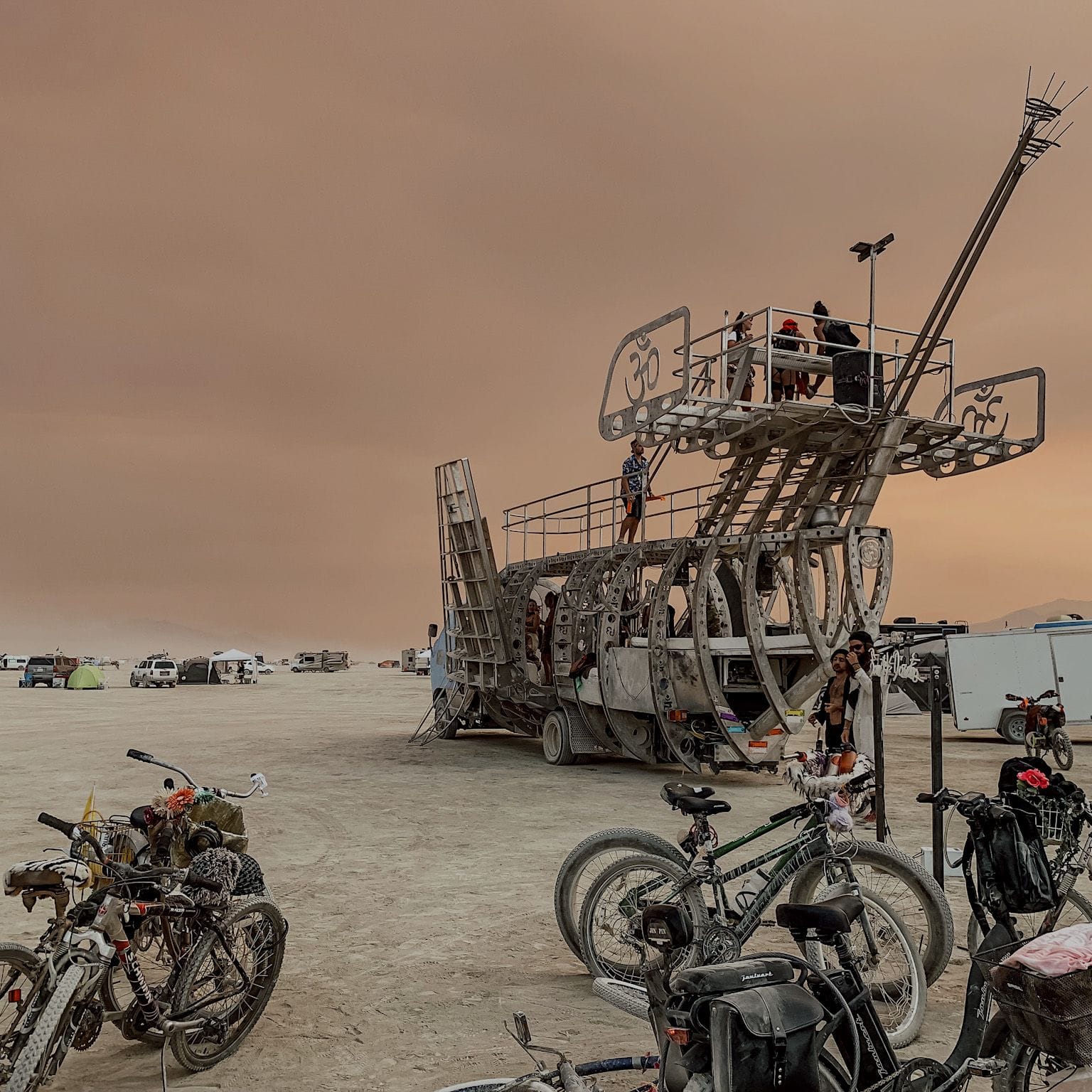 Как прошёл отменённый Burning Man 2021. Репортаж из пустыни Блэк-Рок в Неваде
