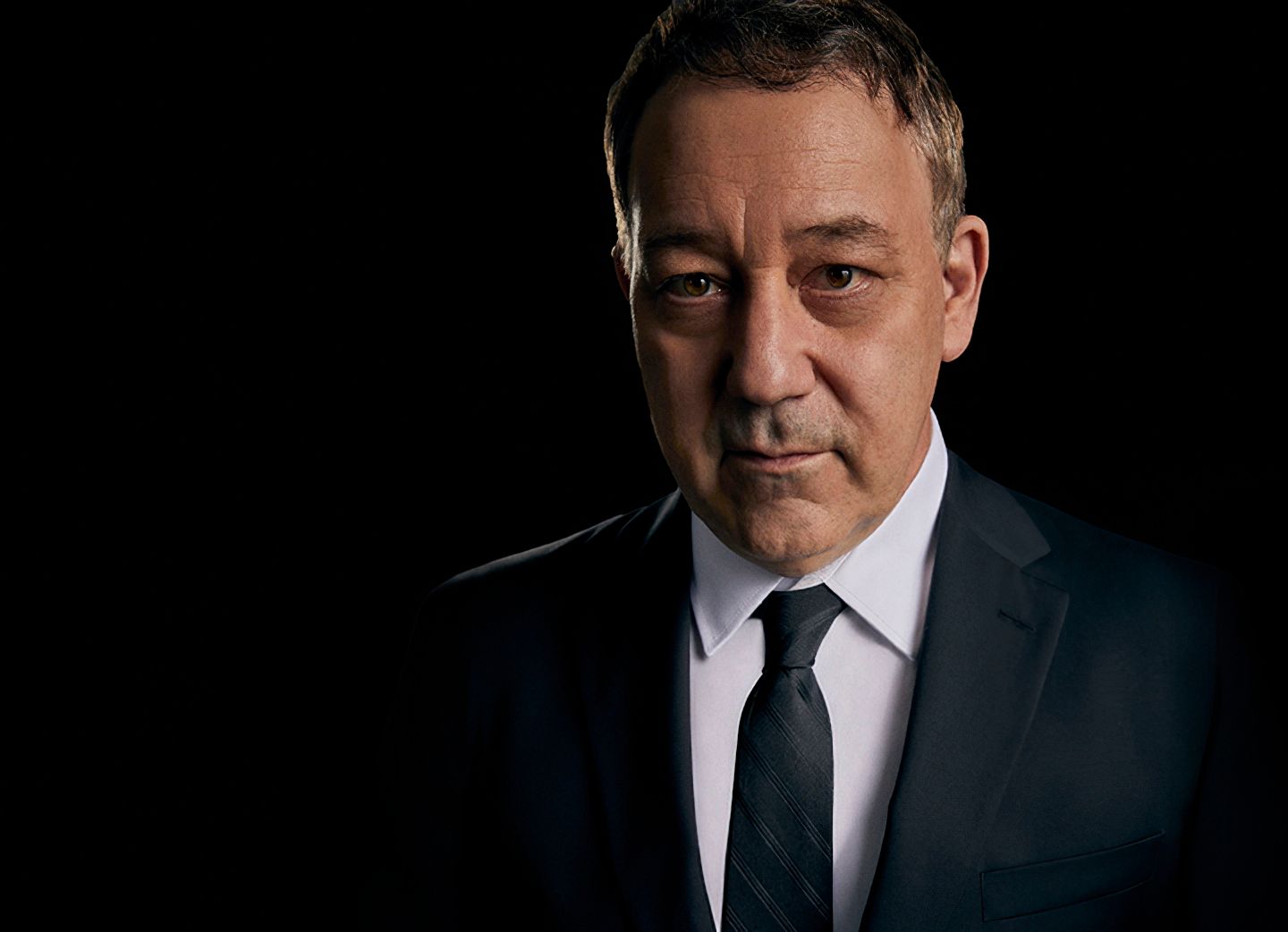 Почему Сэм Рэйми важен: режиссёр, изменивший хорроры и супергеройское кино