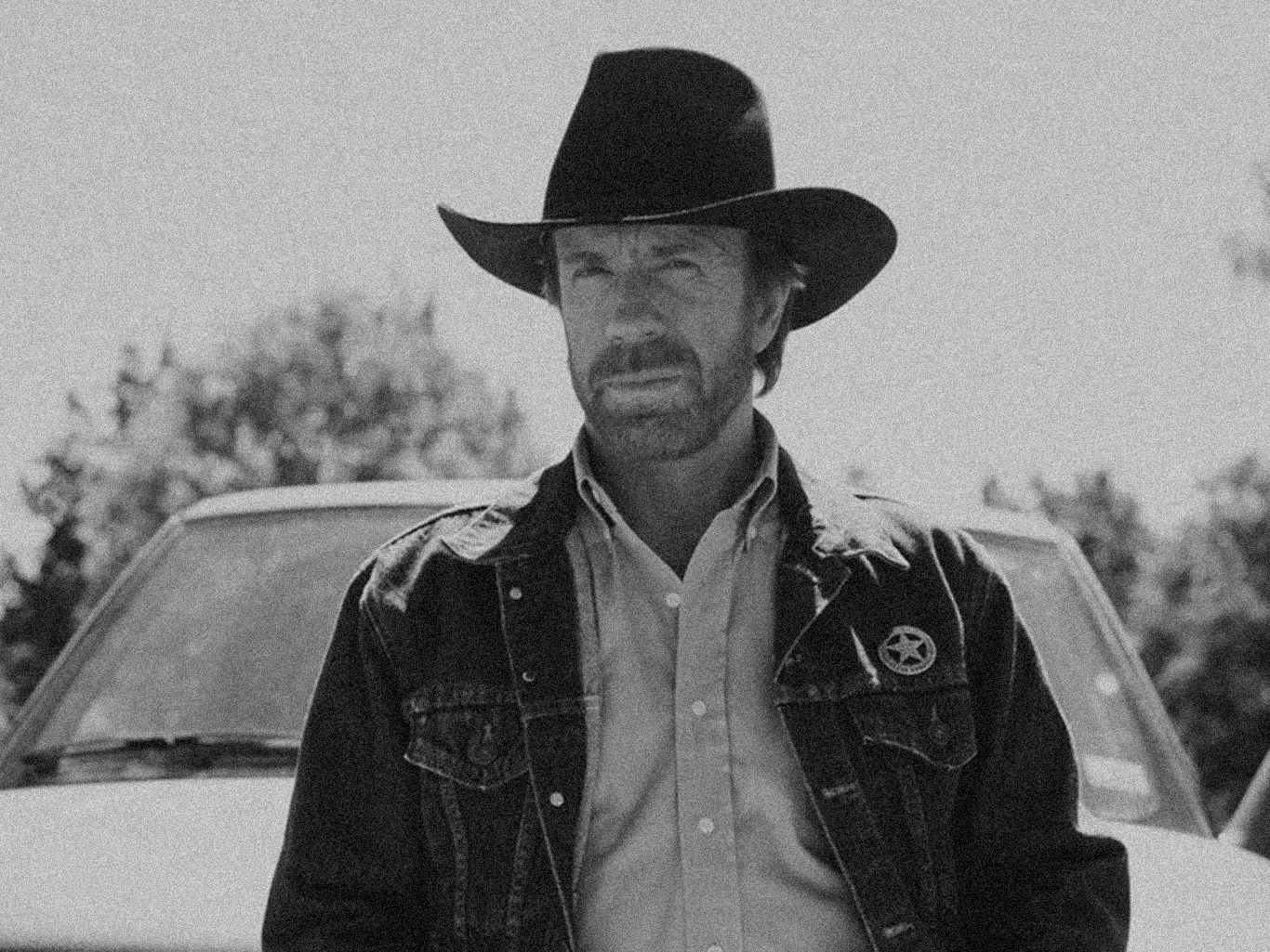 Вспоминаем жизнь и творчество Чака Норриса: актёра, каратиста и героя мемов