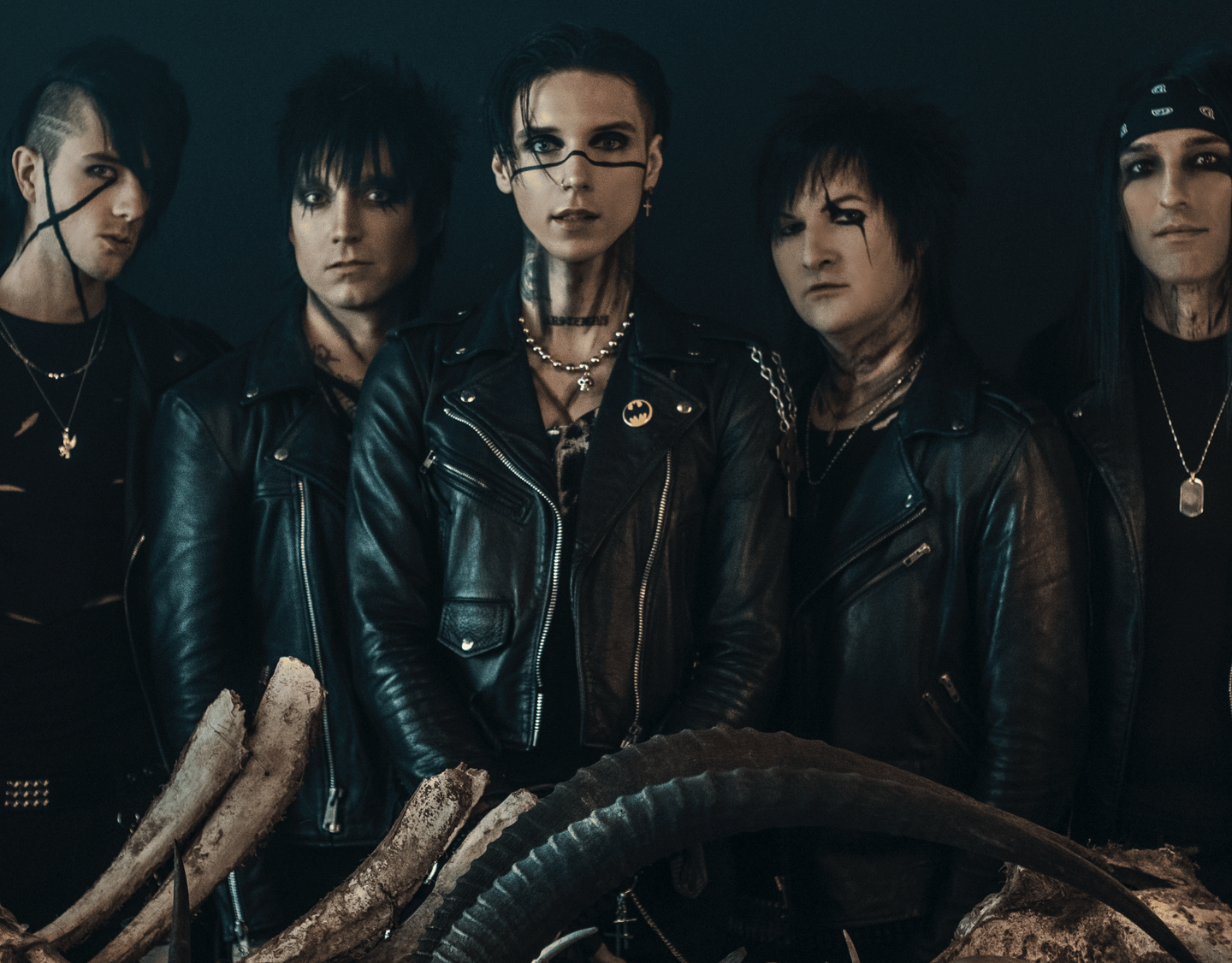 Black Veil Brides, Sleeping with Sirens, Fall Out Boy: что стало с эмо-рок-группами, которые мы любили