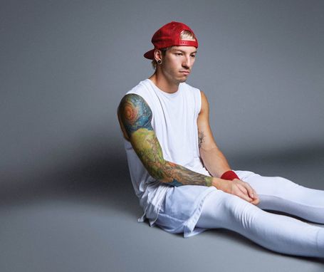 Джош Дан из Twenty One Pilots. Интервью о новых песнях и фанатах из России Джош Дан из Twenty One Pilots. Интервью о новых песнях и фанатах из России