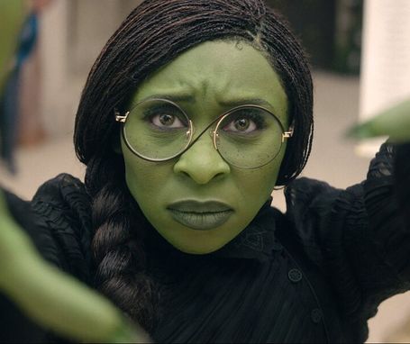 Universal Pictures планирует расширить вселенную «Злой» после успеха второй части