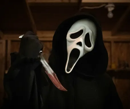 Эволюция серии фильмов «Крик»: как менялись популярные слэшеры