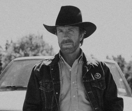 Вспоминаем жизнь и творчество Чака Норриса: актёра, каратиста и героя мемов